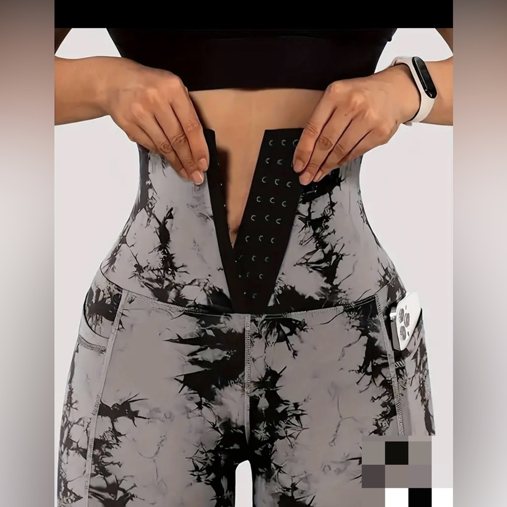Gray and Black High-Waisted Leggings with Pockets